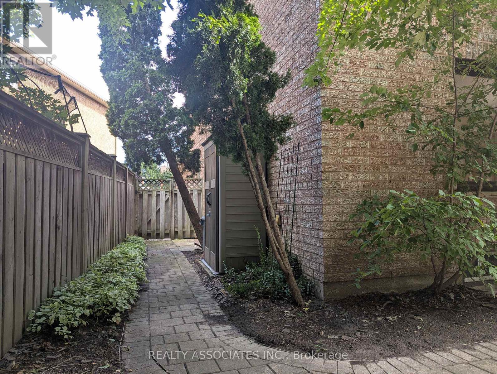 3279 Charlebrook Court, Mississauga, Ontario  L5L 5B4 - Photo 7 - W13709004