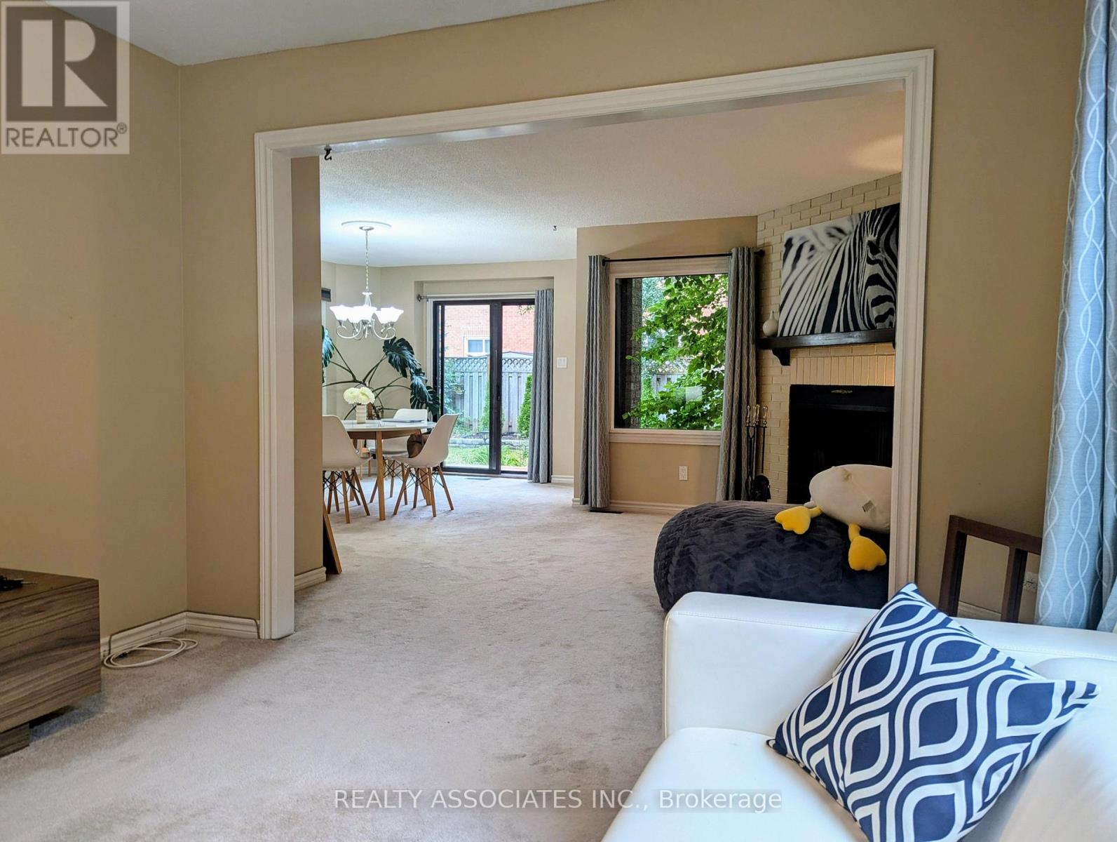 3279 Charlebrook Court, Mississauga, Ontario  L5L 5B4 - Photo 9 - W13709004