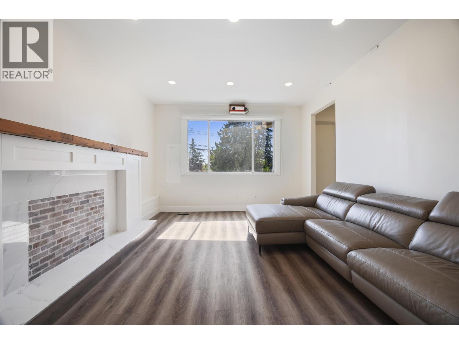8085 10th Avenue, Burnaby, British Columbia  V3N 2S4 - Photo 11 - R3158409