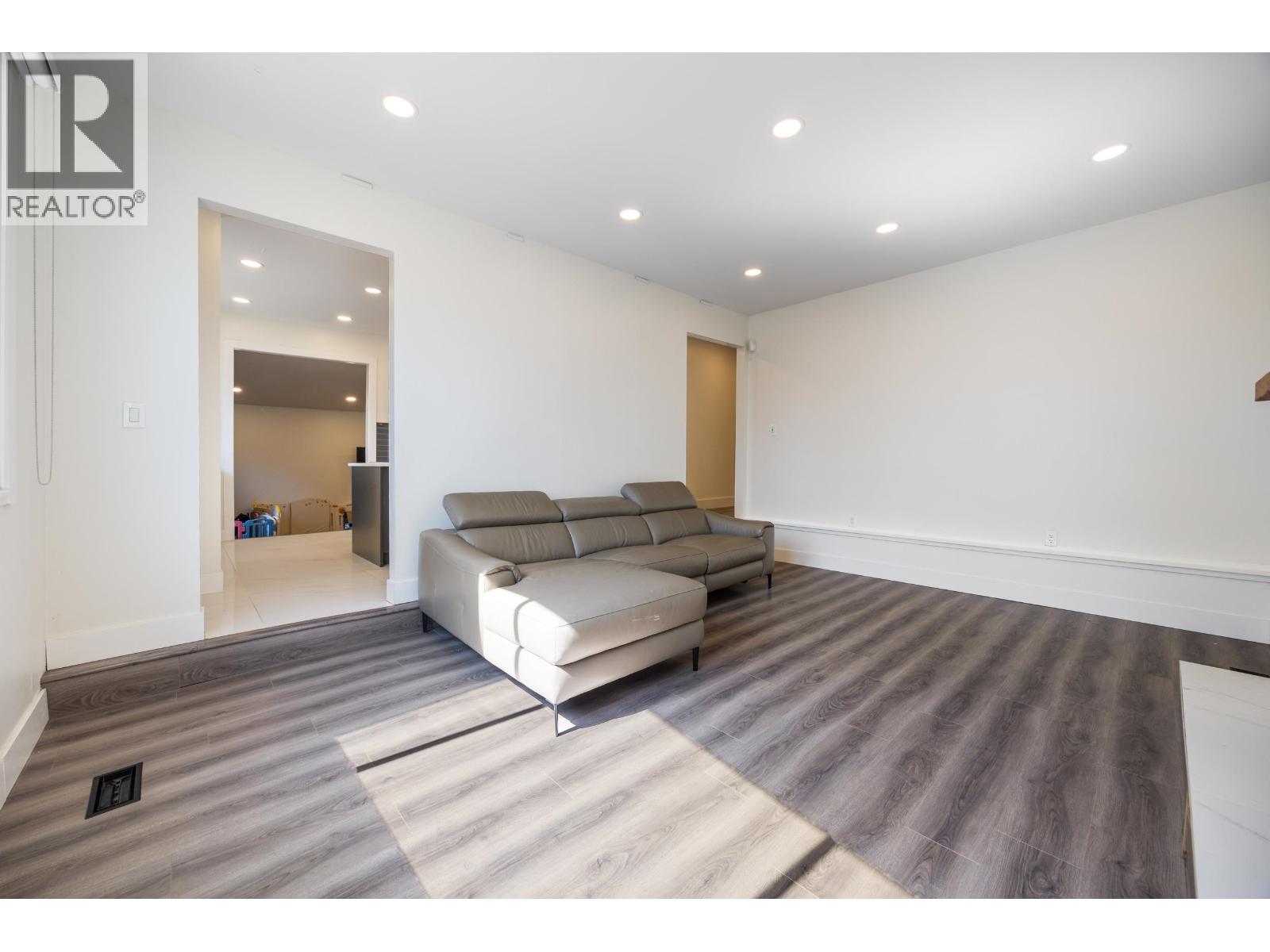 8085 10th Avenue, Burnaby, British Columbia  V3N 2S4 - Photo 13 - R3158409
