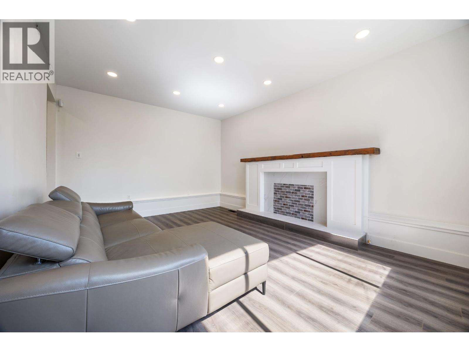 8085 10th Avenue, Burnaby, British Columbia  V3N 2S4 - Photo 12 - R3158409