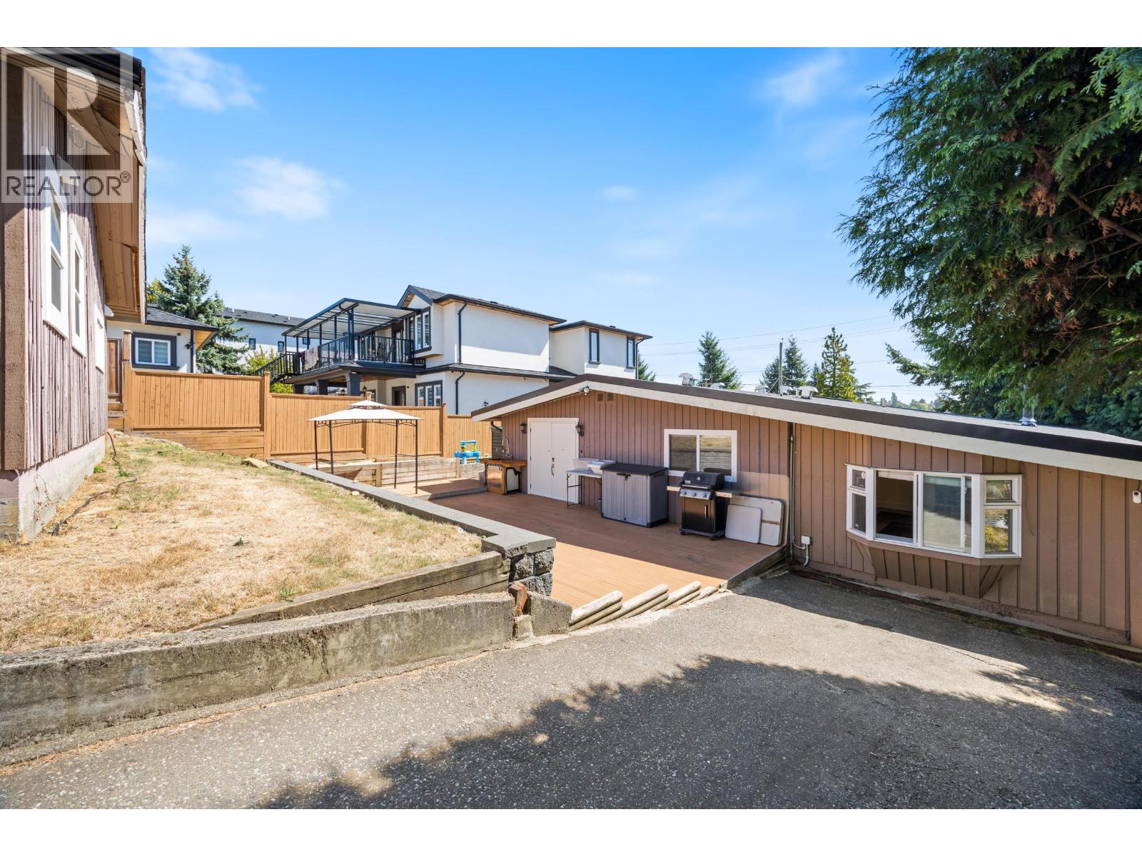 8085 10th Avenue, Burnaby, British Columbia  V3N 2S4 - Photo 3 - R3158409