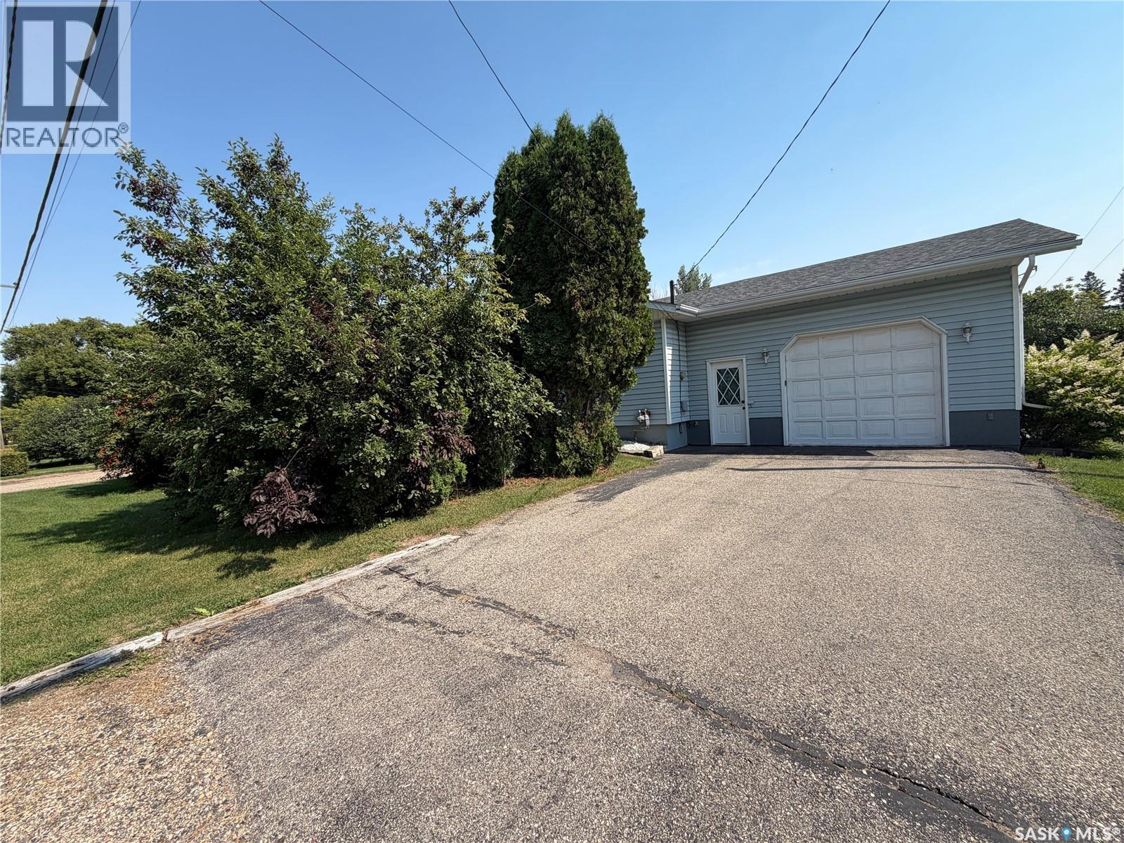 304 Broad Street N, Langenburg, Saskatchewan S0A 2A0 - Photo 3 - SK046544
