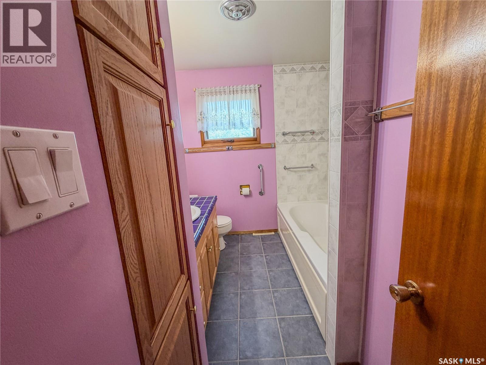 304 Broad Street N, Langenburg, Saskatchewan S0A 2A0 - Photo 38 - SK046544
