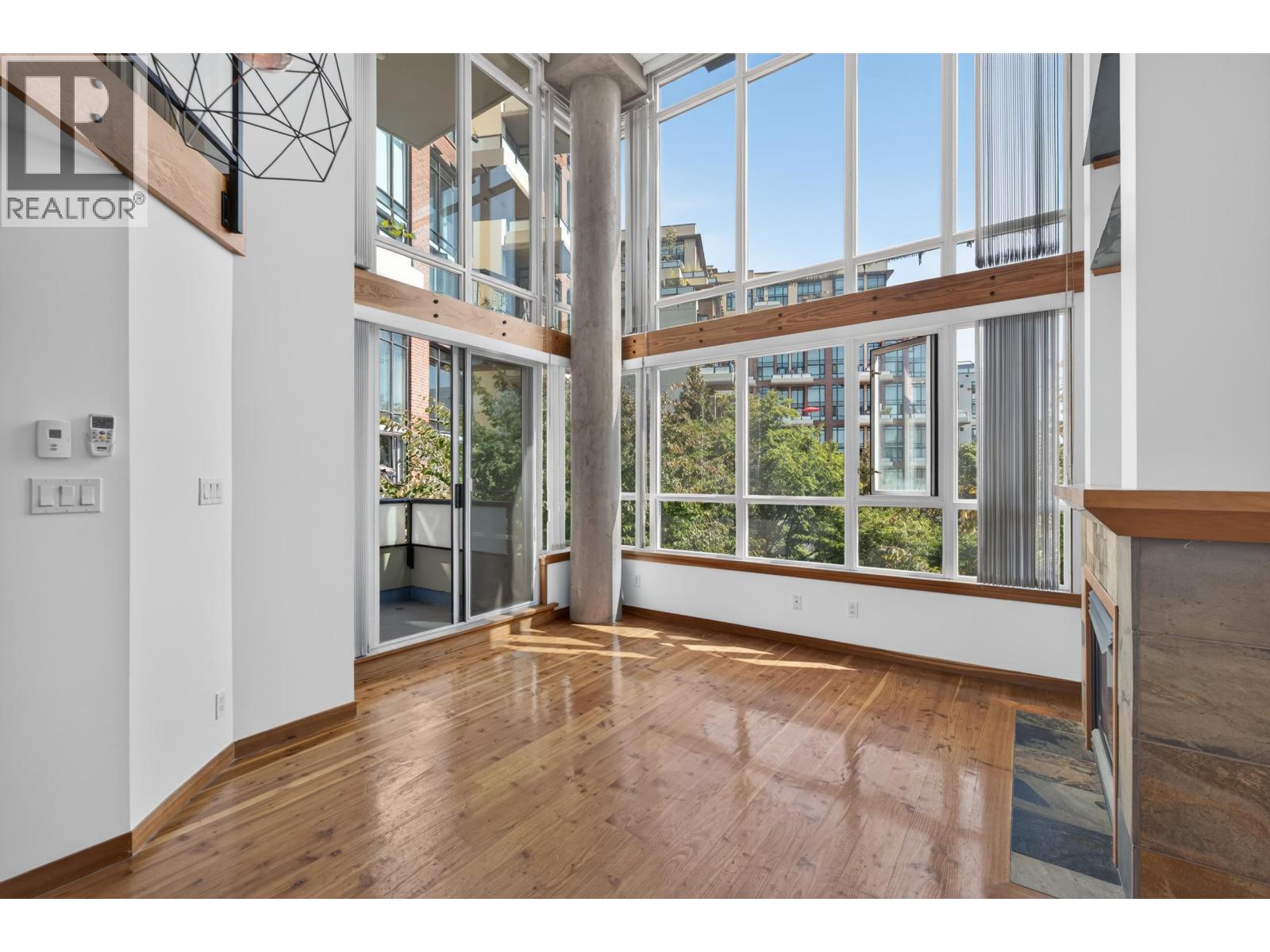 201 7 Rialto Court, New Westminster, British Columbia  V3M 7A8 - Photo 6 - R3158196