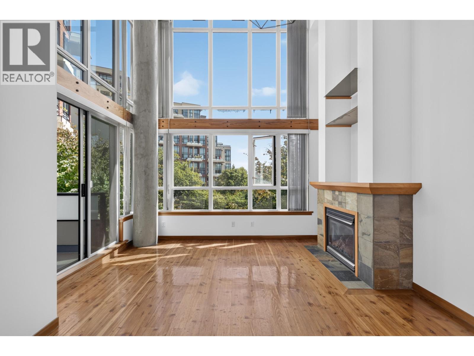 201 7 Rialto Court, New Westminster, British Columbia  V3M 7A8 - Photo 3 - R3158196