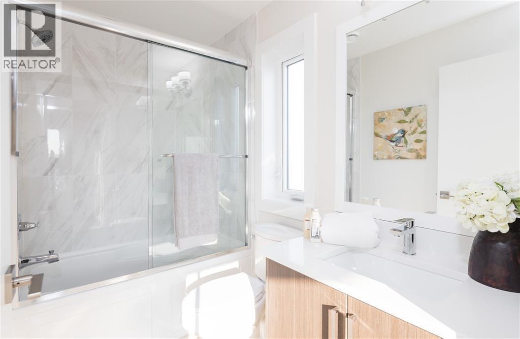 111 7499 6th Street, Burnaby, British Columbia  V3N 1P2 - Photo 5 - R3158139
