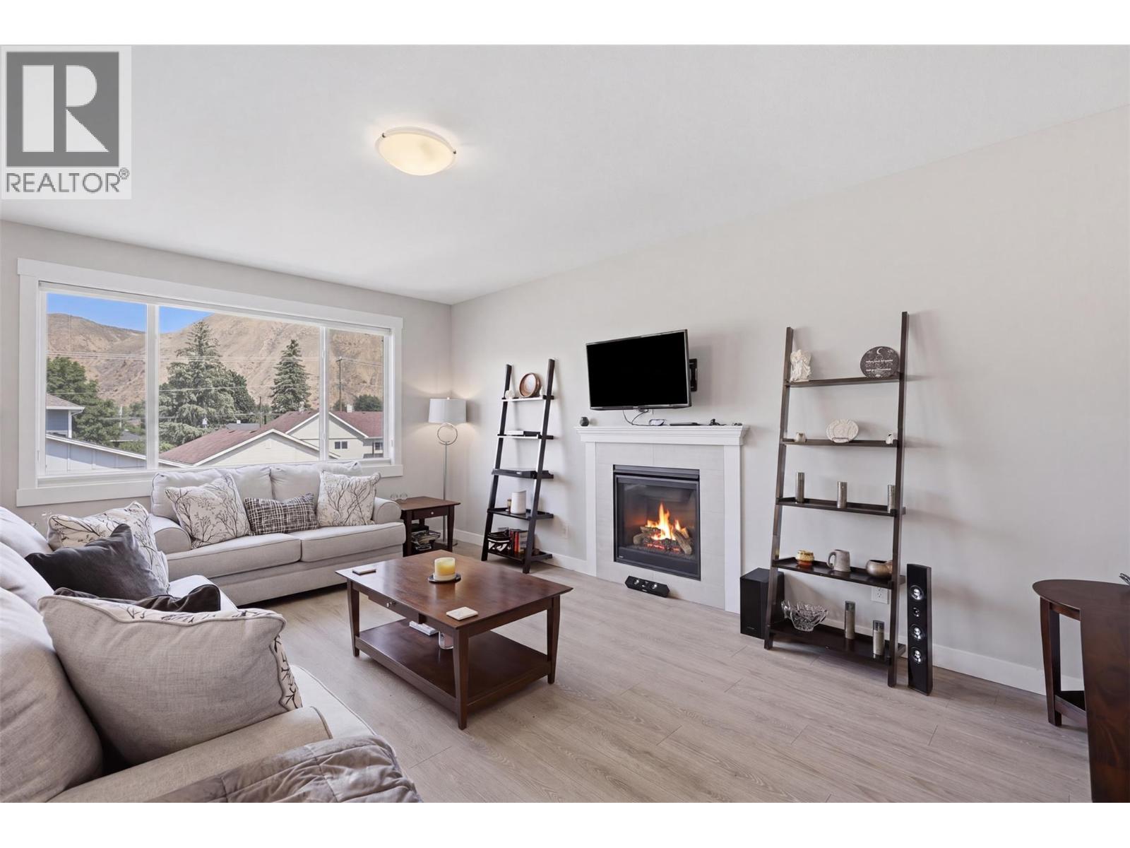 2352 Bossert Avenue, Kamloops, British Columbia  V2B 4V6 - Photo 3 - 10395196