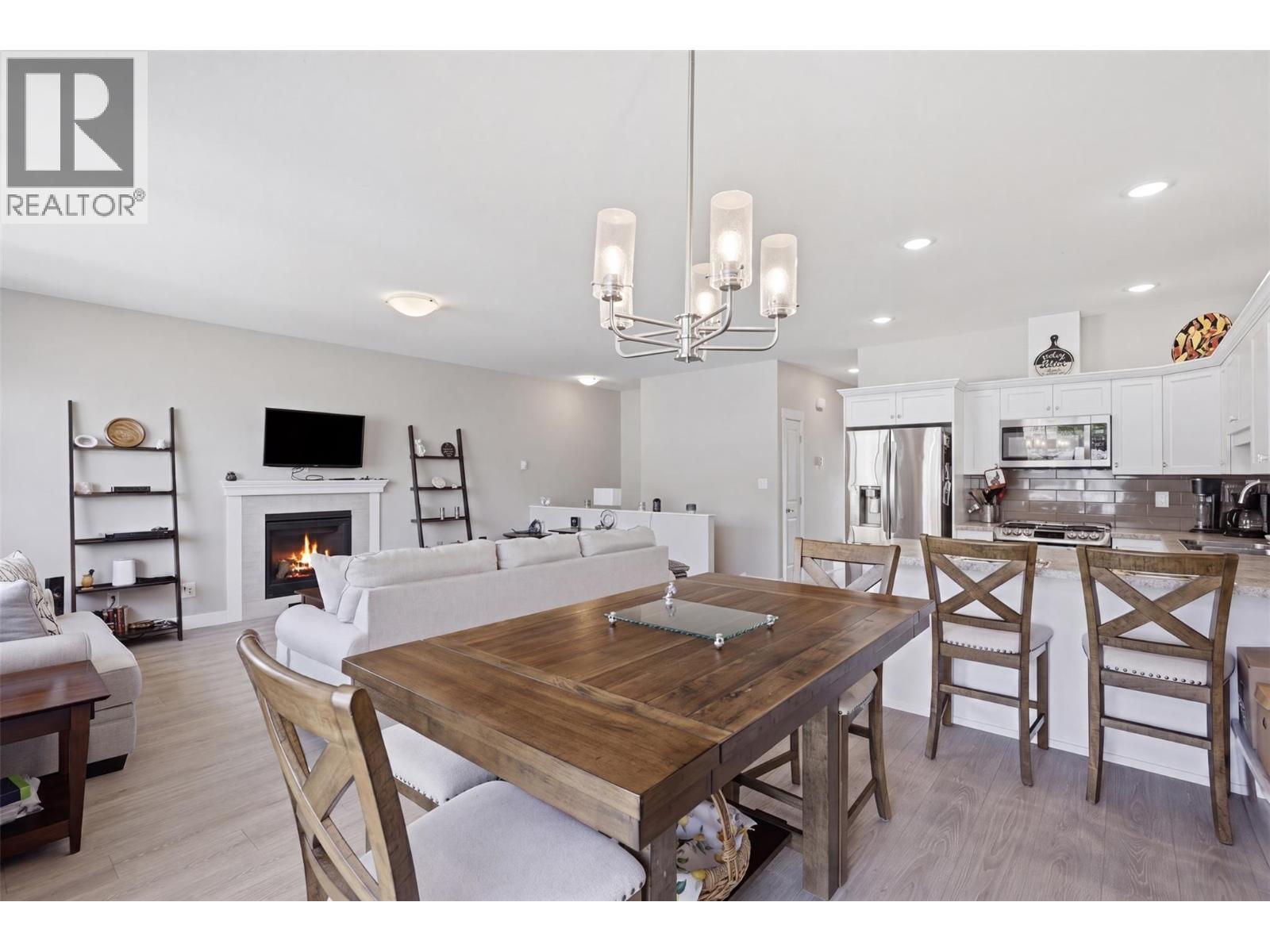 2352 Bossert Avenue, Kamloops, British Columbia  V2B 4V6 - Photo 6 - 10395196