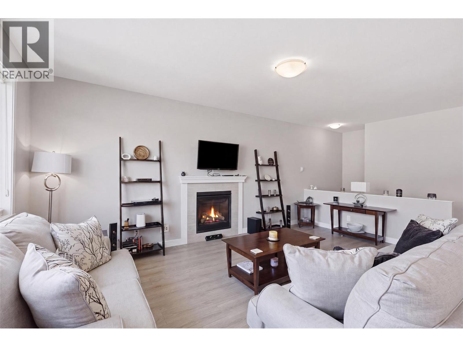 2352 Bossert Avenue, Kamloops, British Columbia  V2B 4V6 - Photo 2 - 10395196