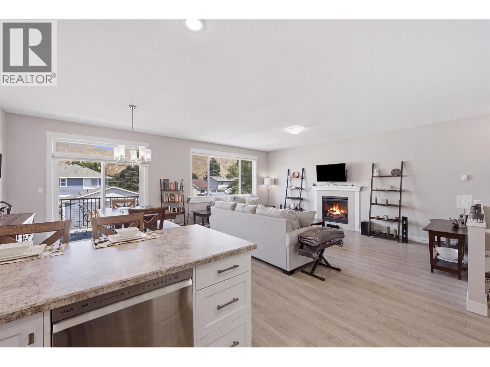 2352 Bossert Avenue, Kamloops, British Columbia  V2B 4V6 - Photo 9 - 10395196