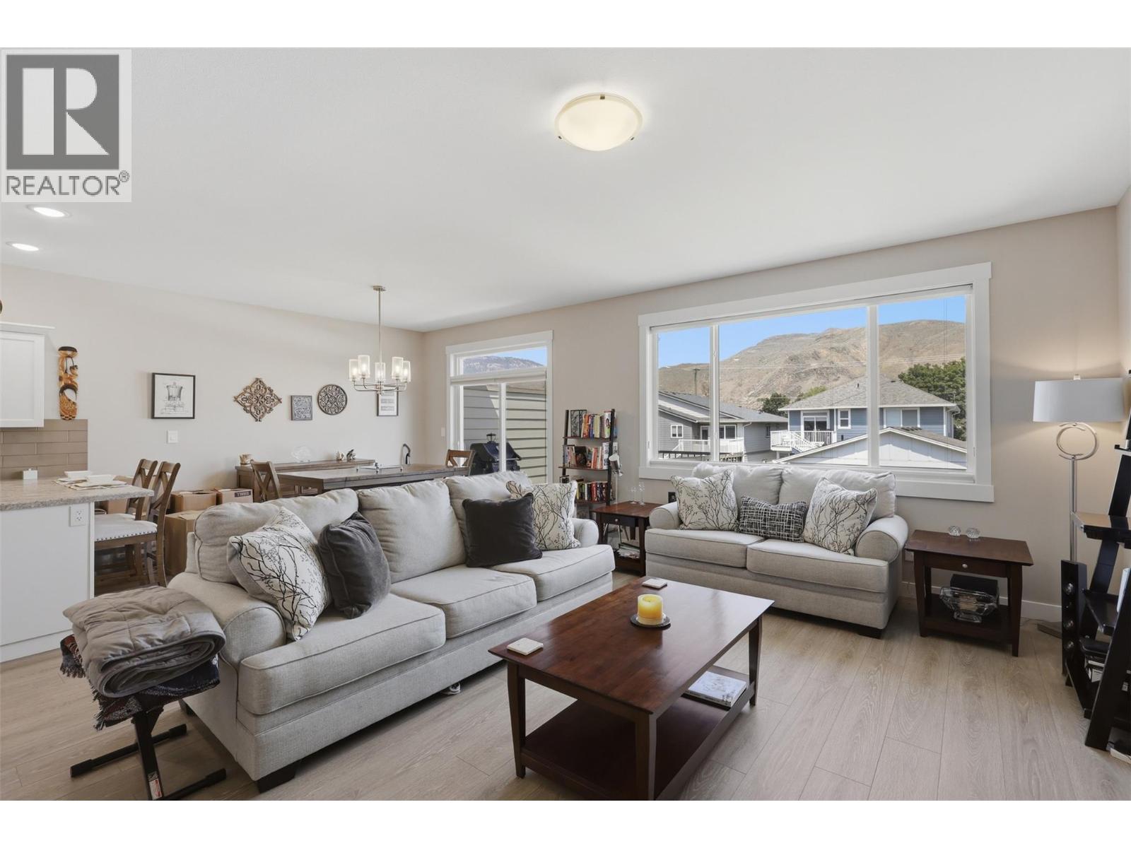 2352 Bossert Avenue, Kamloops, British Columbia  V2B 4V6 - Photo 4 - 10395196