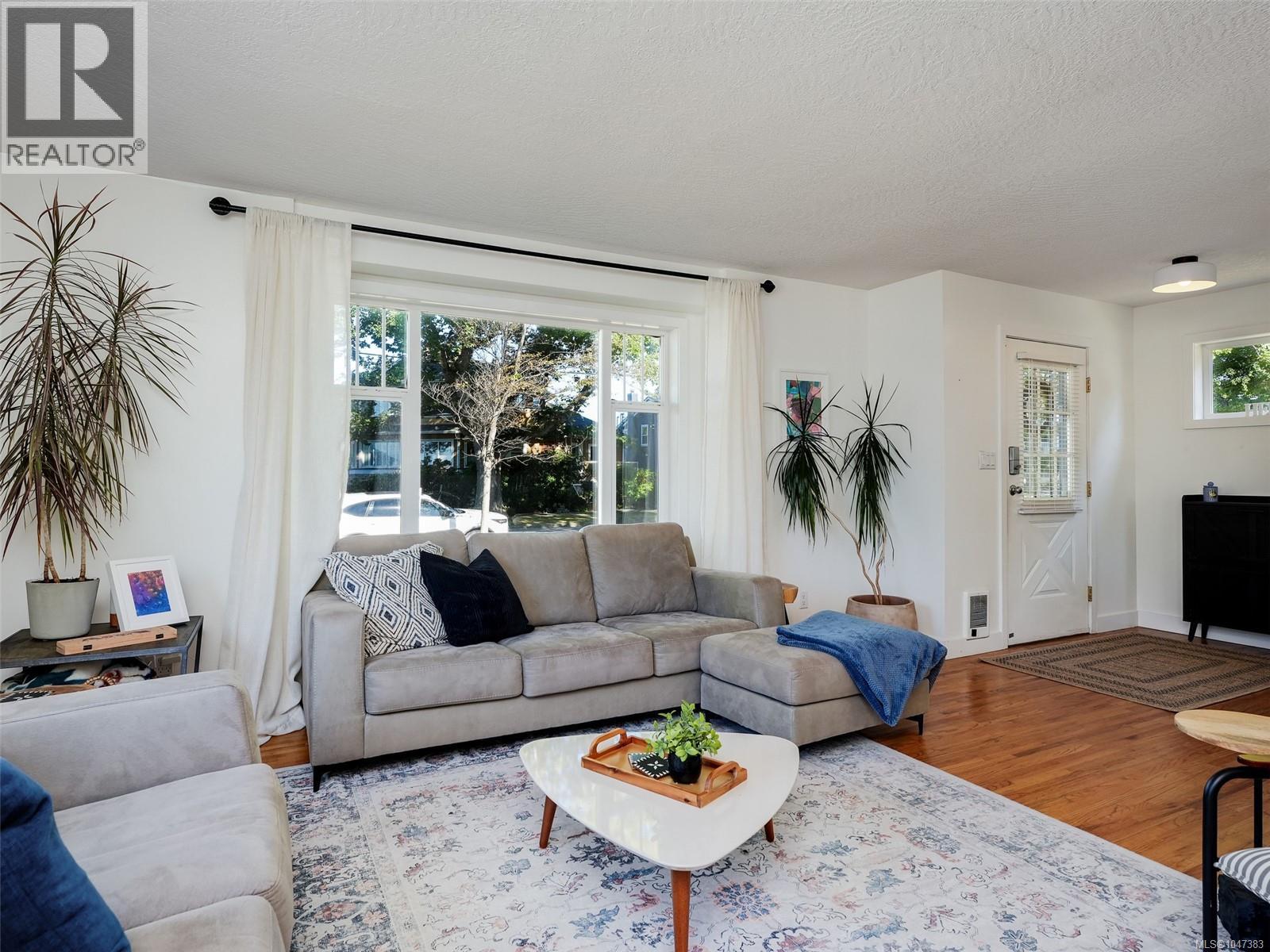 15 Pilot St, Victoria, British Columbia  V8V 2A5 - Photo 5 - 1047383