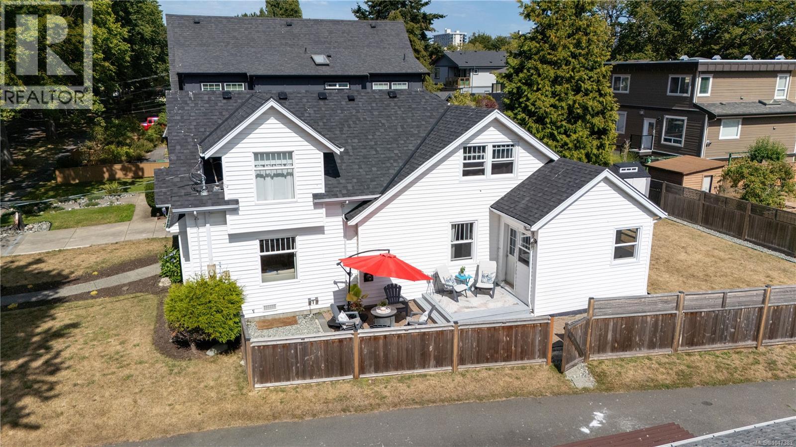 15 Pilot St, Victoria, British Columbia  V8V 2A5 - Photo 3 - 1047383