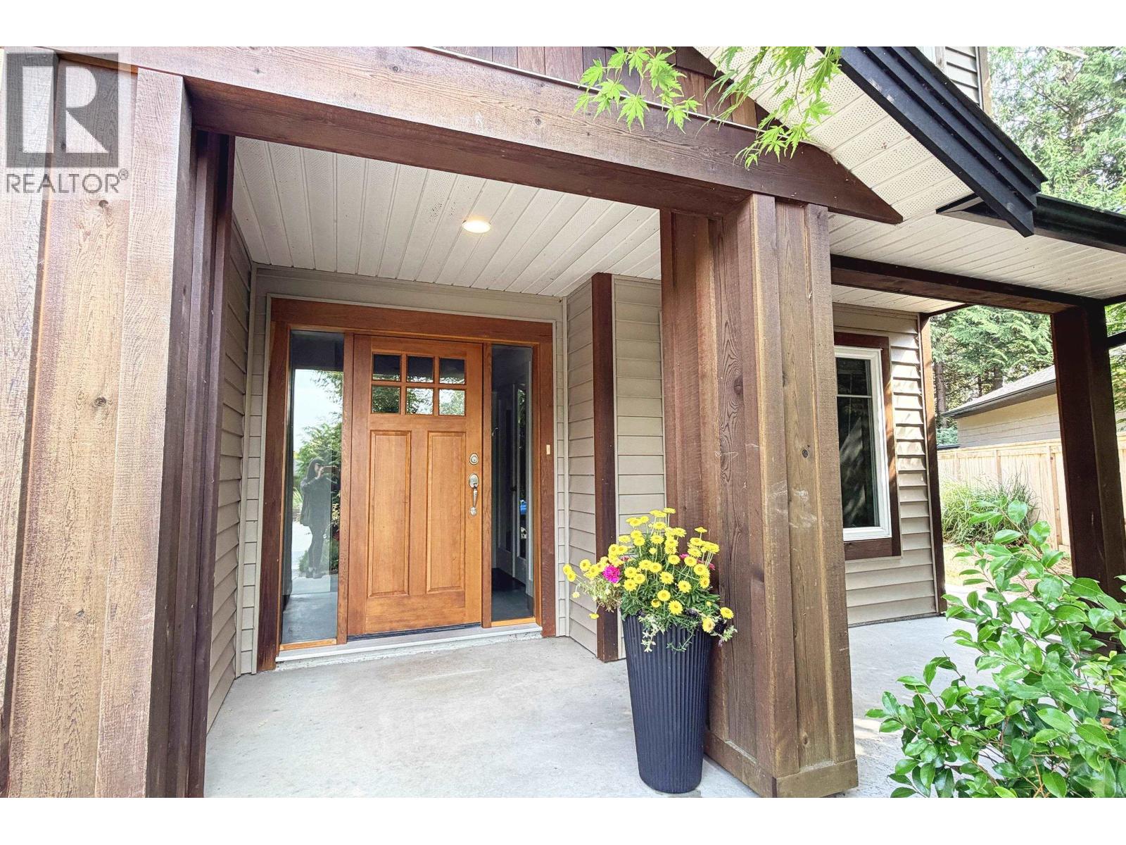 4995 Bay Road, Sechelt, British Columbia  V7Z 0E9 - Photo 3 - R3152945
