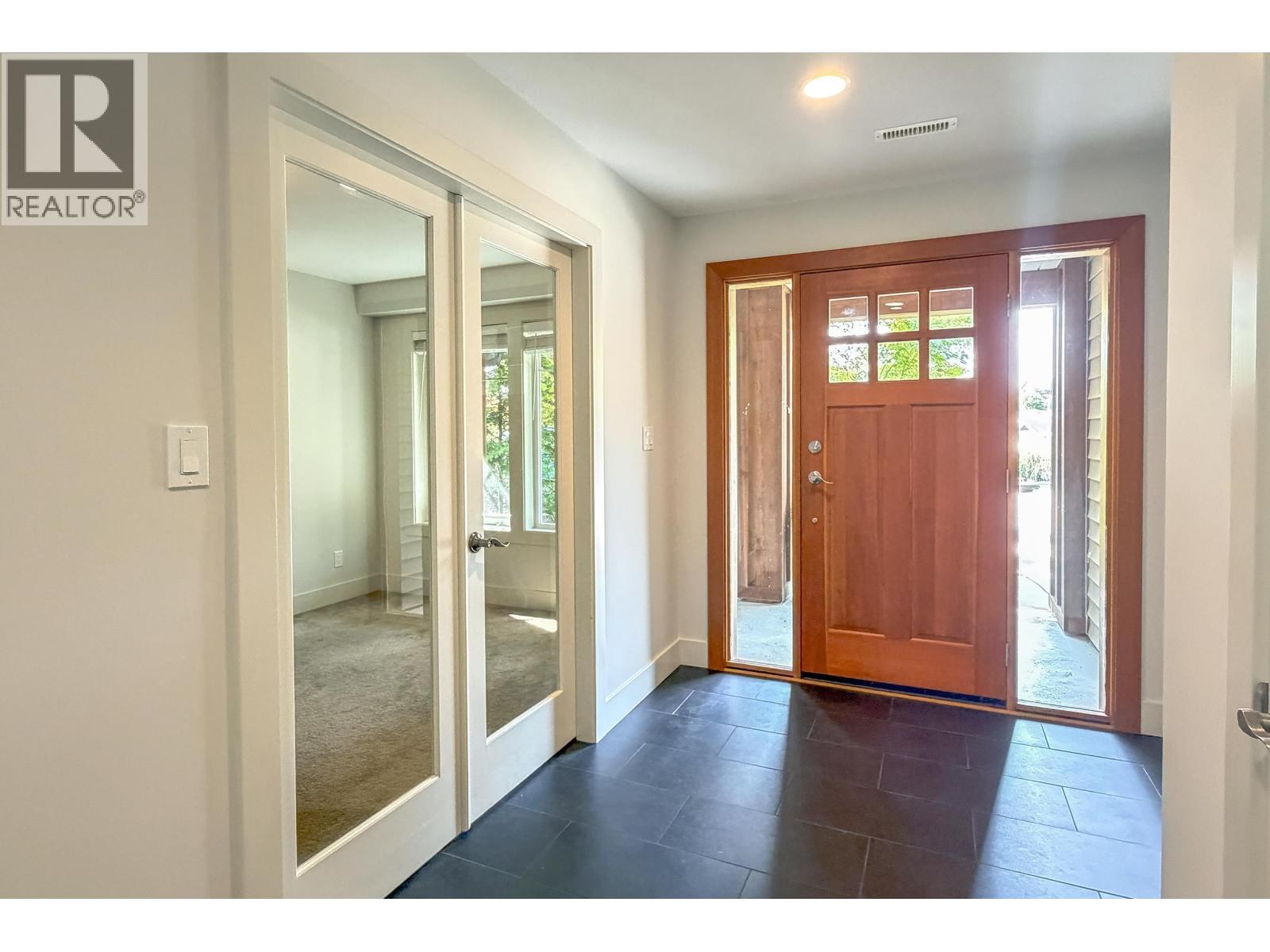 4995 Bay Road, Sechelt, British Columbia  V7Z 0E9 - Photo 4 - R3152945