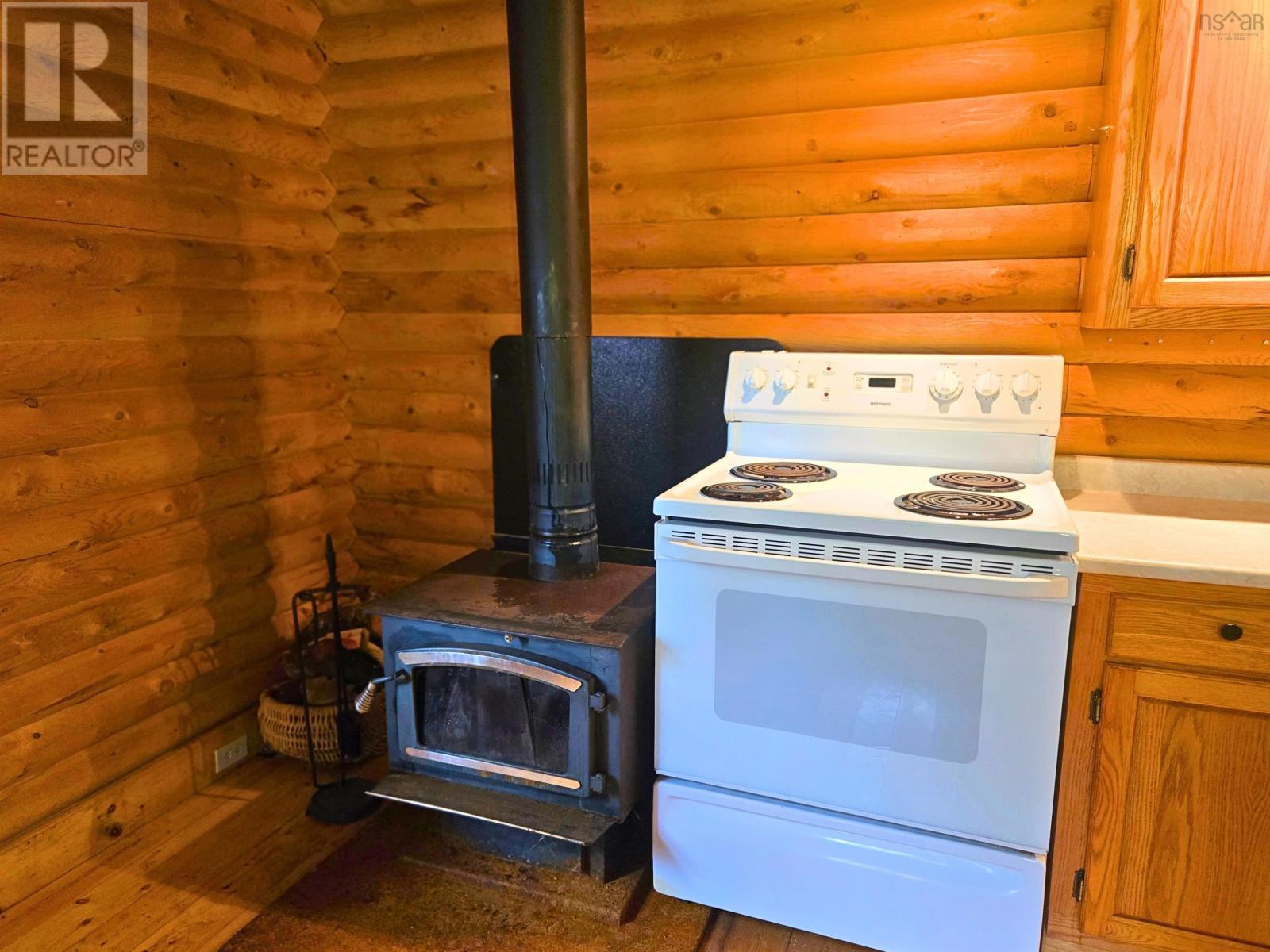 21 Lakefront Drive, Loch Lomond, Nova Scotia  B2E 1B3 - Photo 7 - 202621356