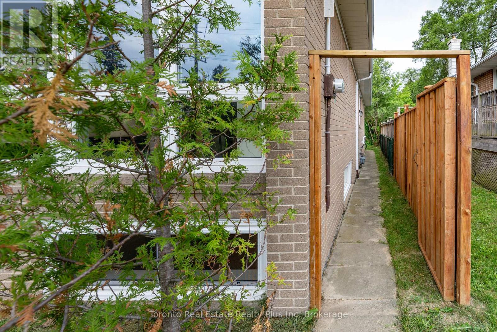3 Blithfield Avenue, Toronto, Ontario  M2K 1X9 - Photo 35 - C13535512