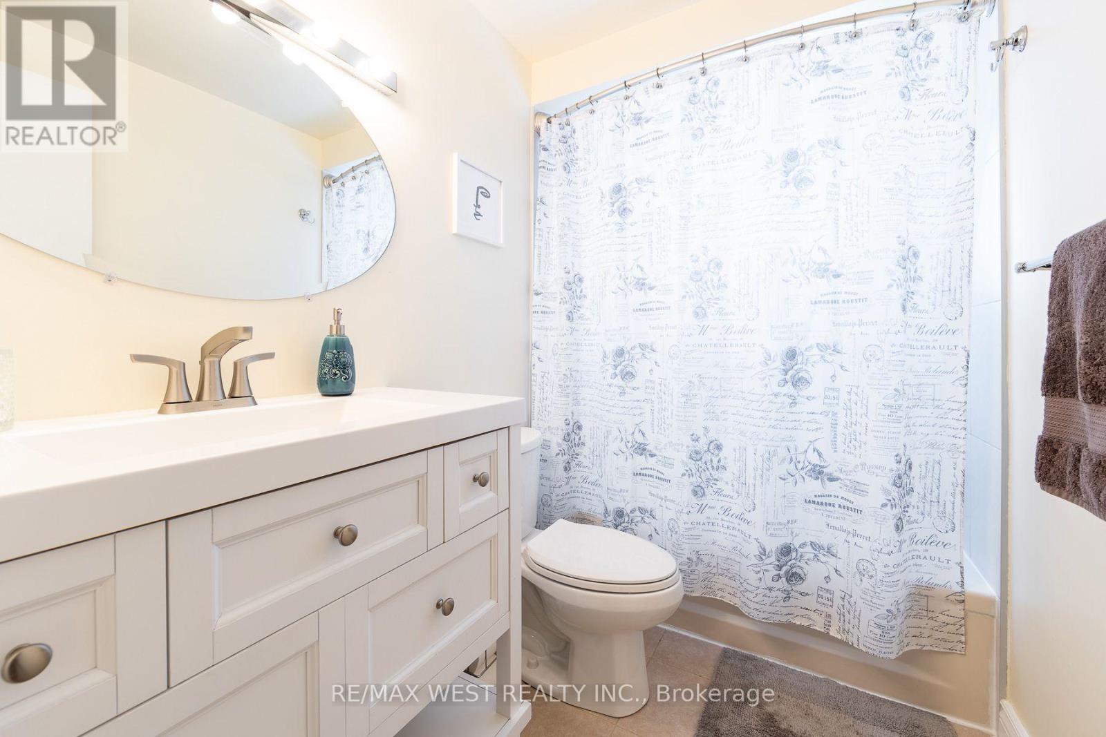 20 Sanderson Crescent, Richmond Hill, Ontario  L4C 5L4 - Photo 21 - N13705946