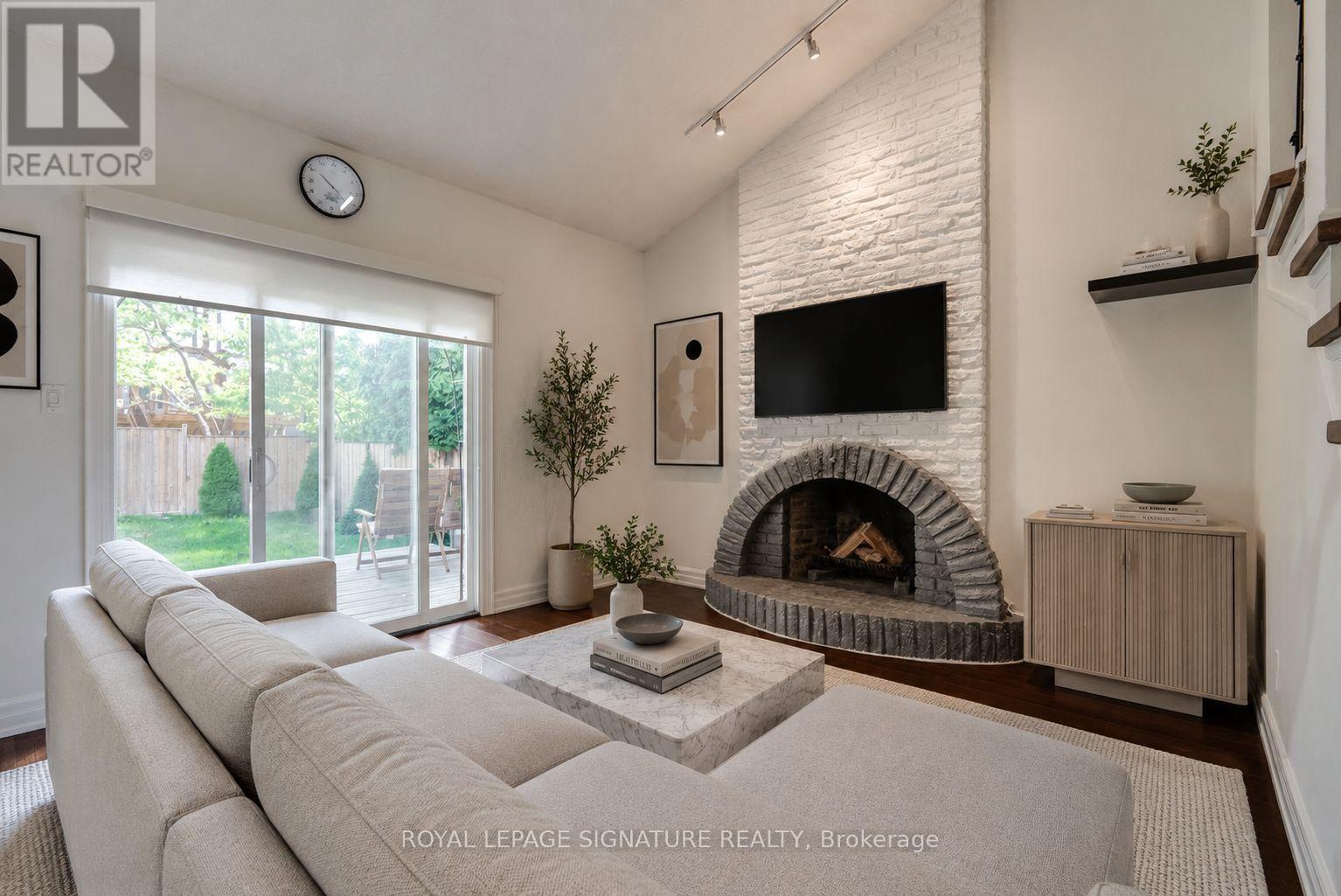 23 WEST BOROUGH STREET, Markham, Ontario