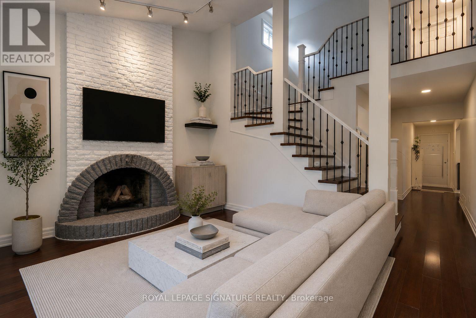 23 West Borough Street, Markham, Ontario  L3T 4V6 - Photo 3 - N13689932