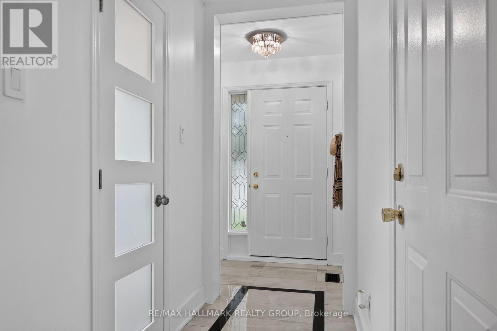 23 Whitegate Crescent, Ottawa, Ontario K2J 4B6 - Photo 3 - X13709074