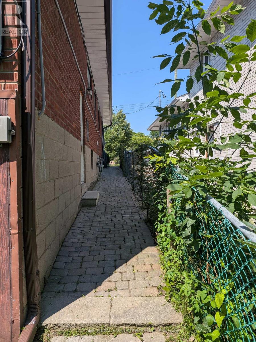 Lower - 61 Darlingside Drive, Toronto, Ontario  M1E 3P2 - Photo 17 - E13709108