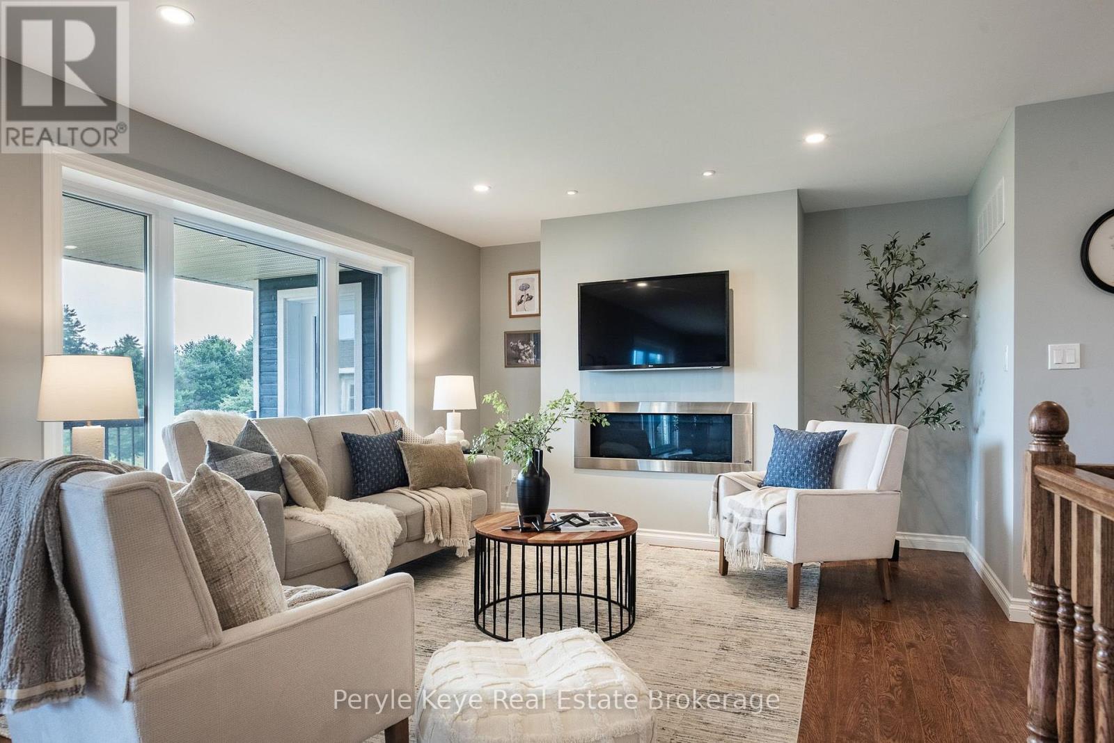 9 Gainsborough Road, Bracebridge, Ontario  P1L 1W8 - Photo 2 - X13709098
