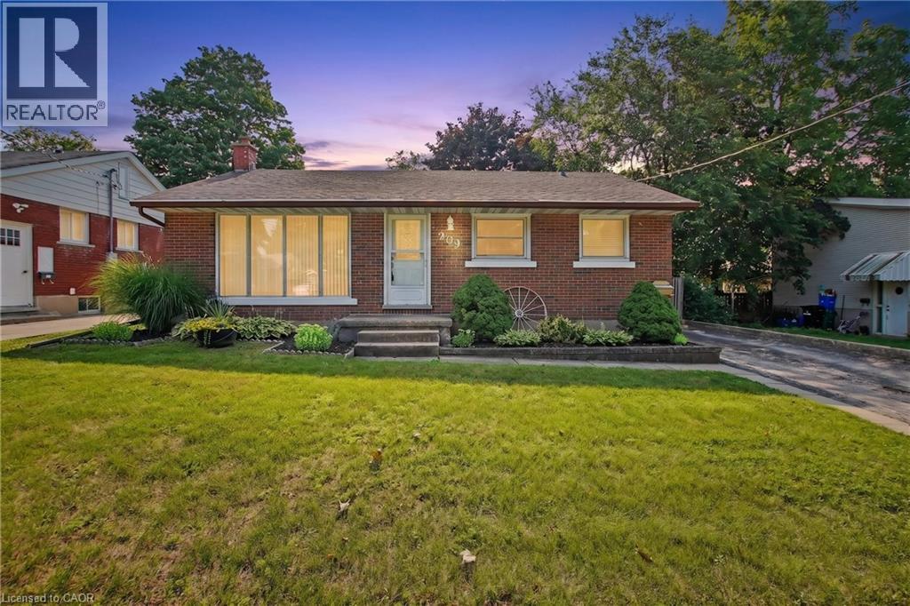 209 S Franklin Street S, Kitchener, Ontario N2C 1R8 - Photo 1 - 40855539