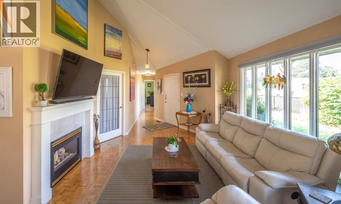 4744 Lakeside Road, Penticton, British Columbia  V2A 8W6 - Photo 12 - 10398714