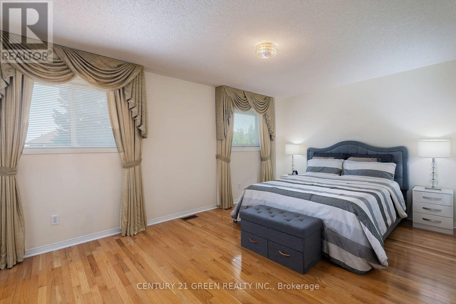 5806 Mersey Street, Mississauga, Ontario  L5V 1V9 - Photo 15 - W13709048