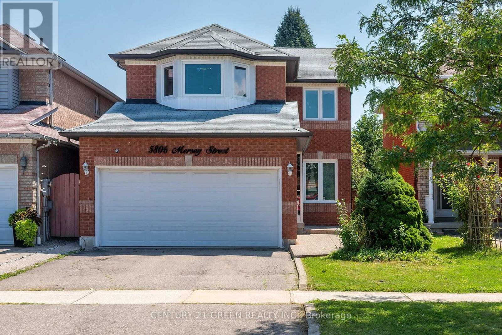5806 Mersey Street, Mississauga, Ontario  L5V 1V9 - Photo 2 - W13709048