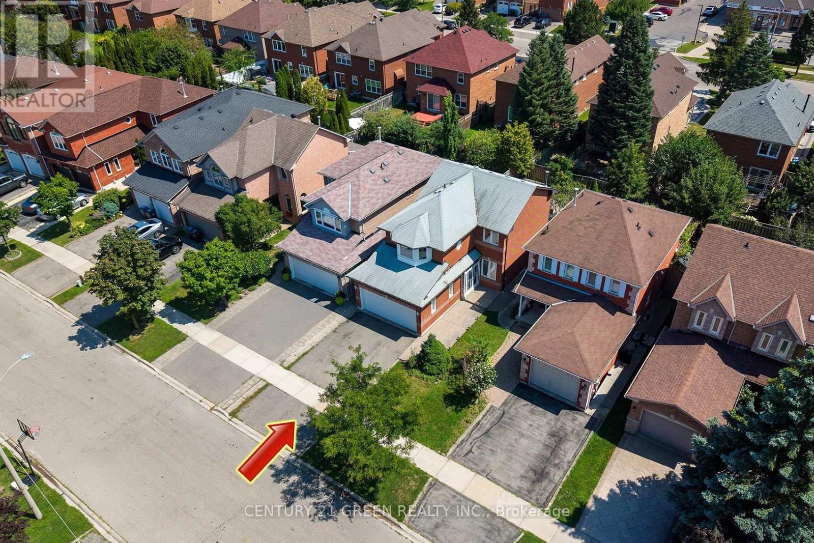 5806 Mersey Street, Mississauga, Ontario  L5V 1V9 - Photo 3 - W13709048