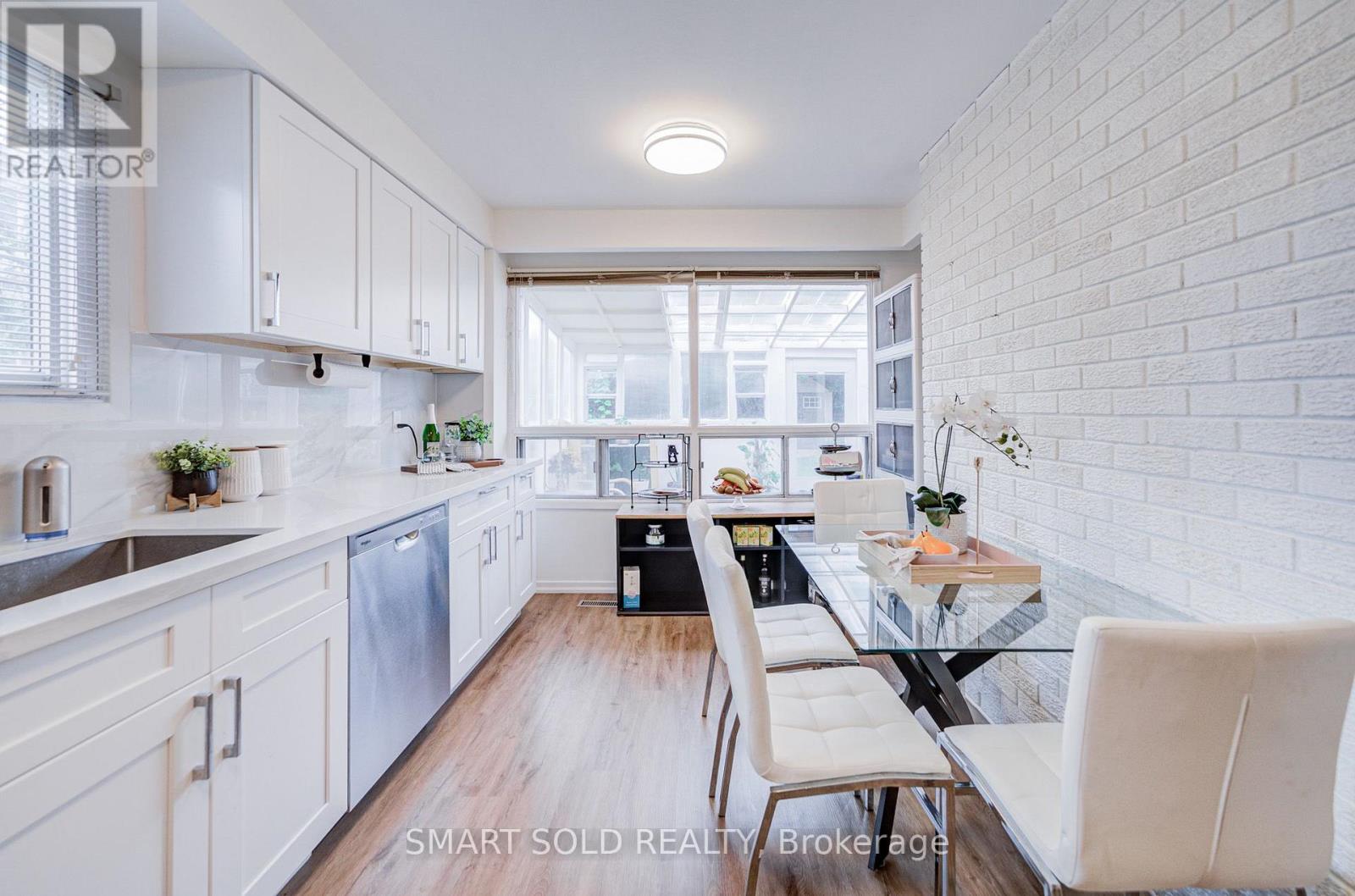 857 Messenger Meadow Drive, Mississauga, Ontario  L5C 3T1 - Photo 12 - W13709054