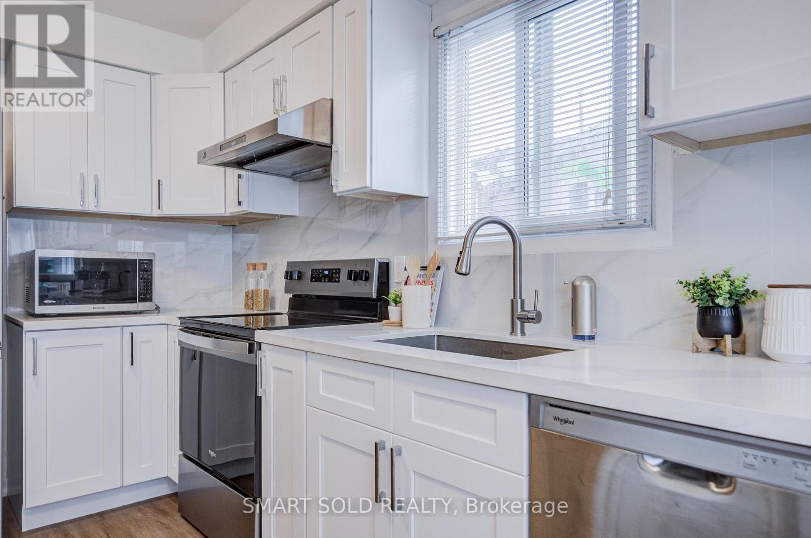 857 Messenger Meadow Drive, Mississauga, Ontario  L5C 3T1 - Photo 14 - W13709054