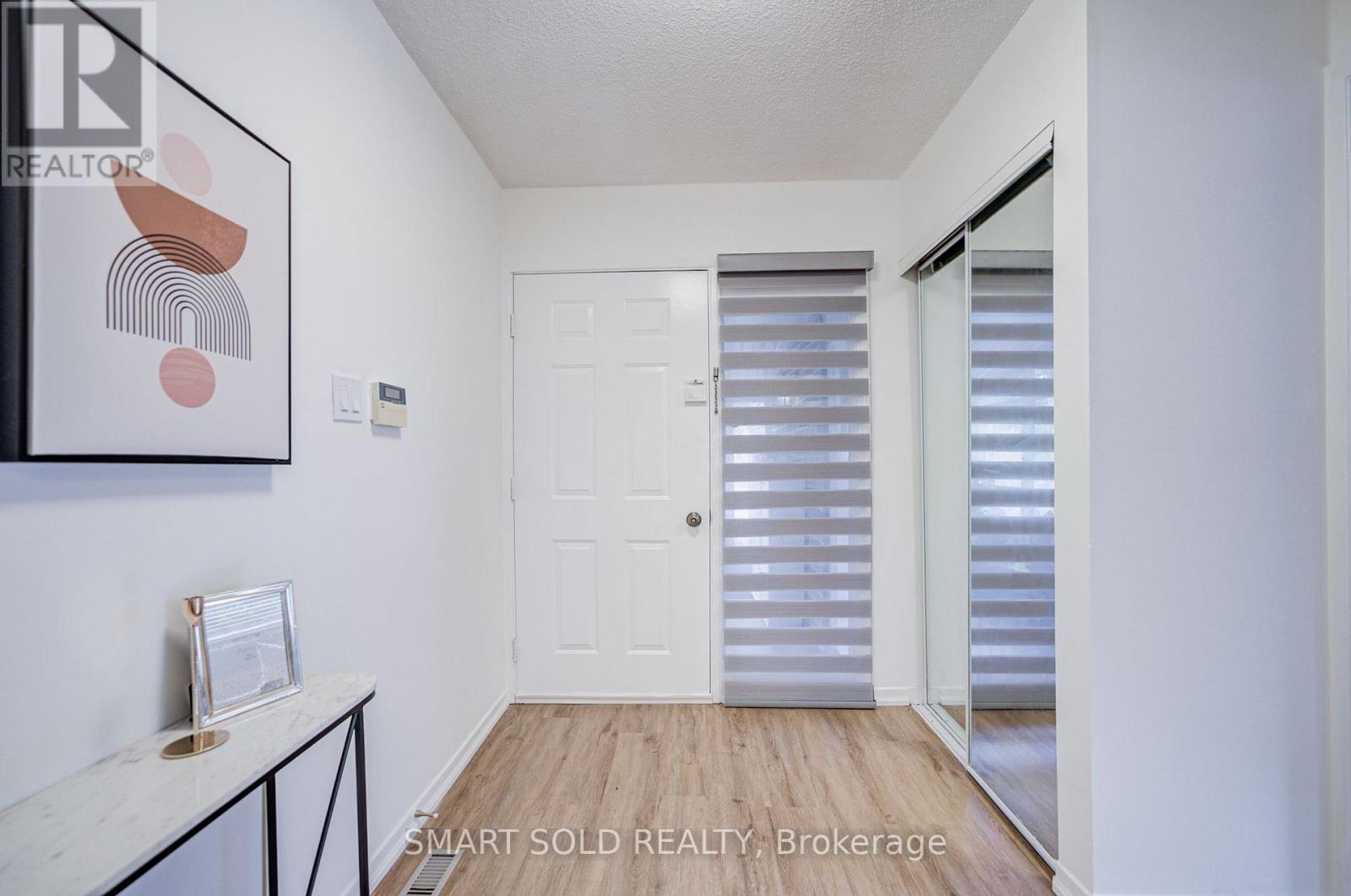 857 Messenger Meadow Drive, Mississauga, Ontario  L5C 3T1 - Photo 5 - W13709054