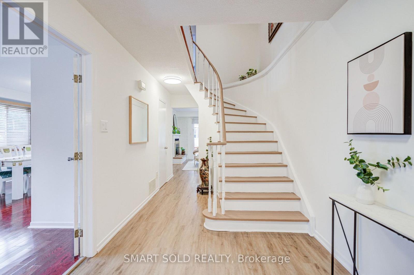 857 Messenger Meadow Drive, Mississauga, Ontario  L5C 3T1 - Photo 6 - W13709054