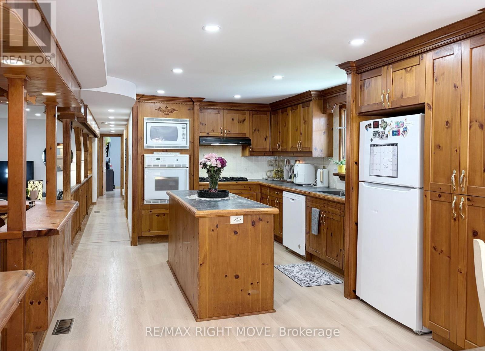 1062 4 Seasons Road, Gravenhurst, Ontario  P0E 1N0 - Photo 10 - X13709086