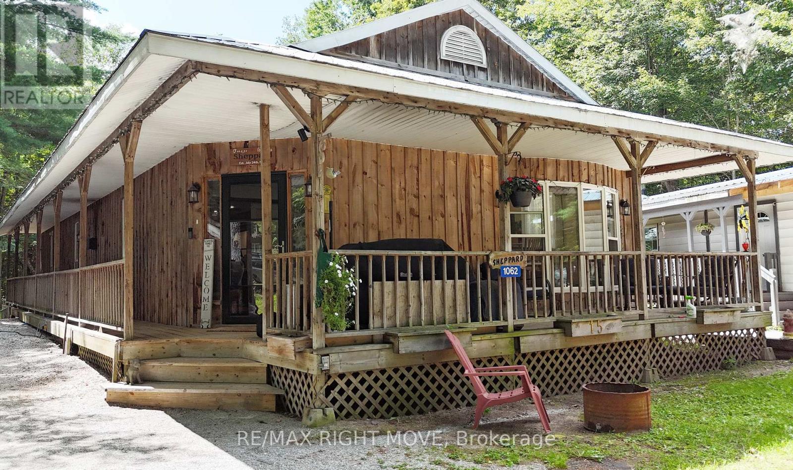 1062 4 Seasons Road, Gravenhurst, Ontario  P0E 1N0 - Photo 2 - X13709086