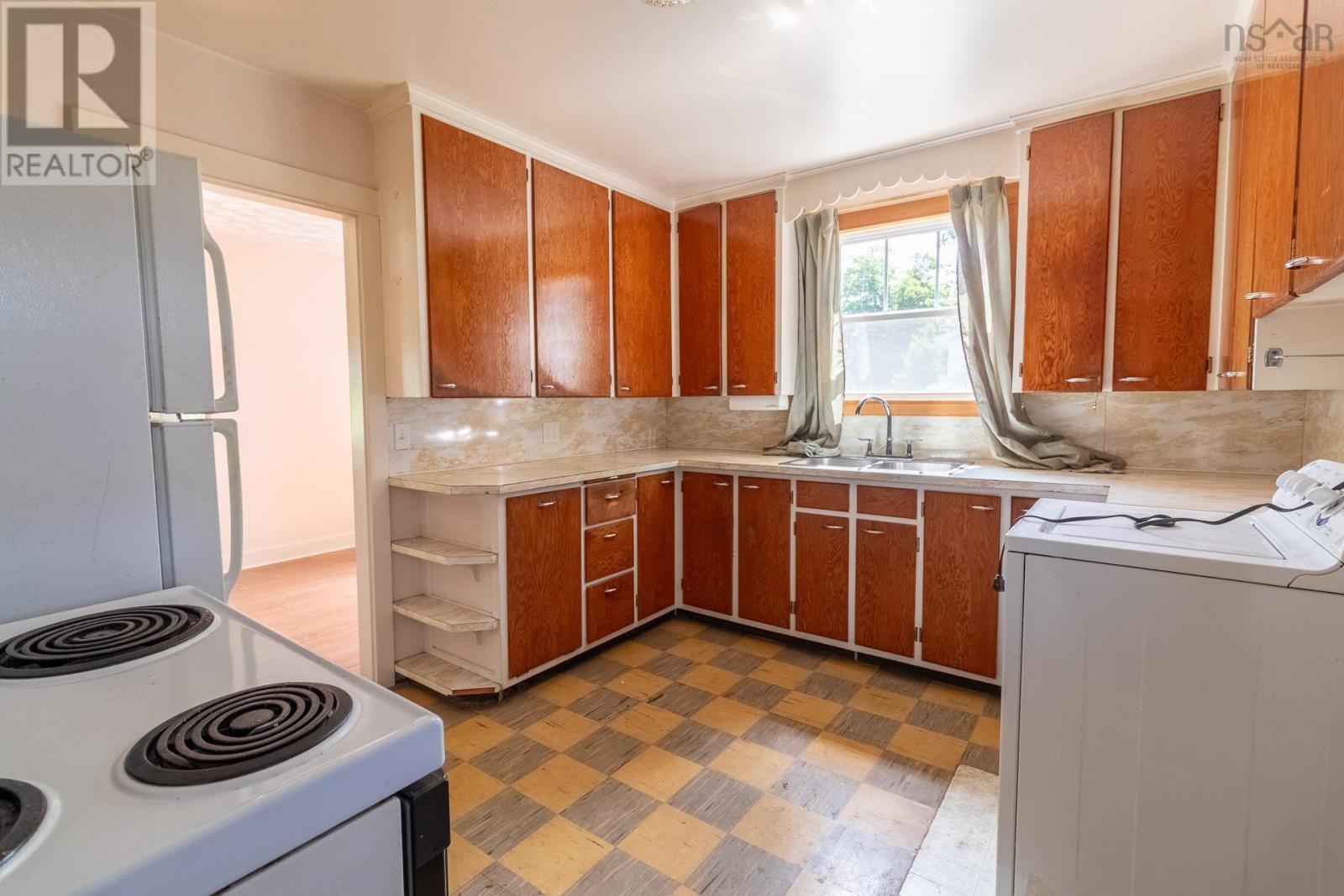 1549 Victoria Road, Dempseys Corner, Nova Scotia  B0P 1C0 - Photo 4 - 202621401