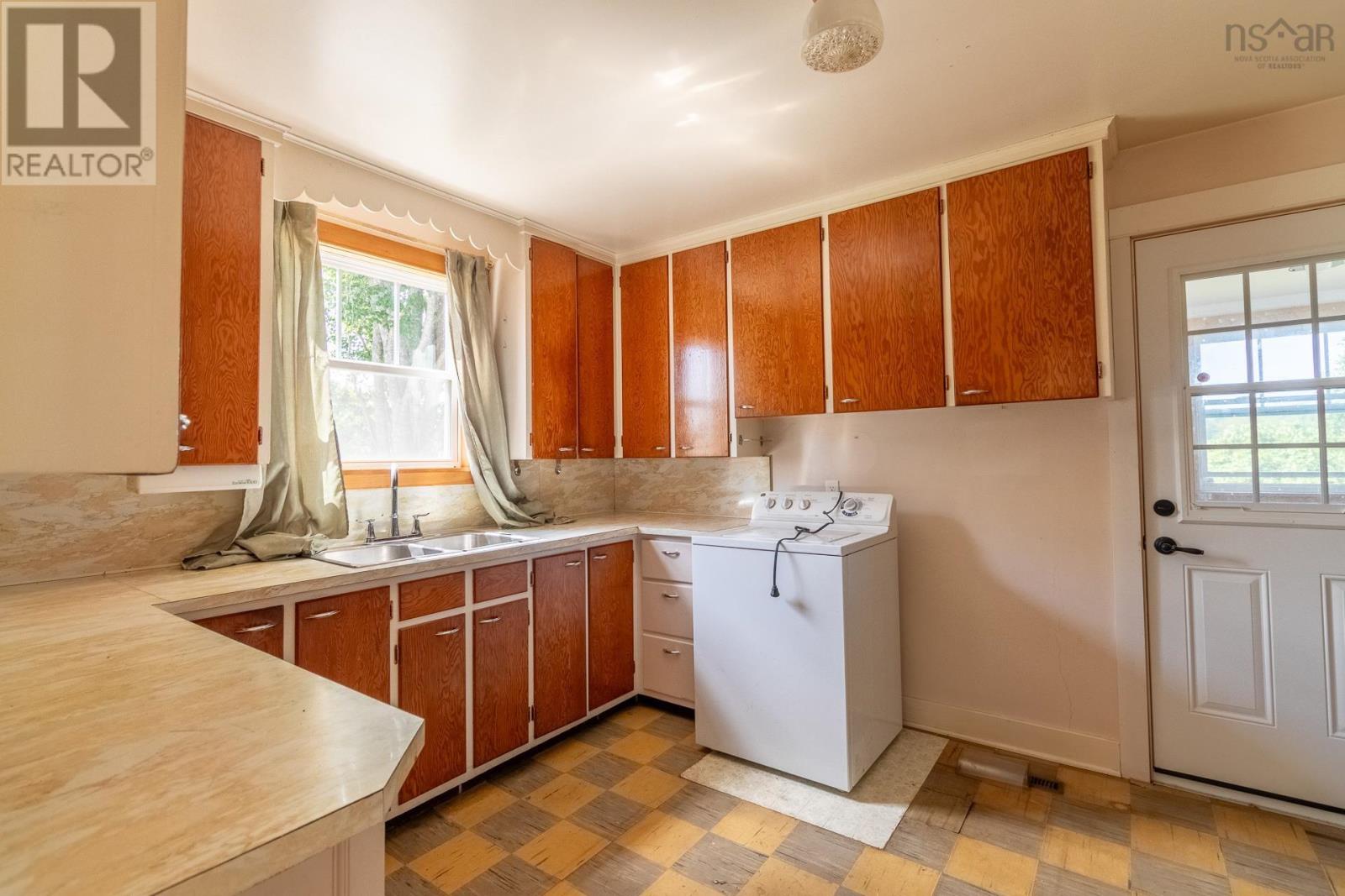 1549 Victoria Road, Dempseys Corner, Nova Scotia  B0P 1C0 - Photo 5 - 202621401
