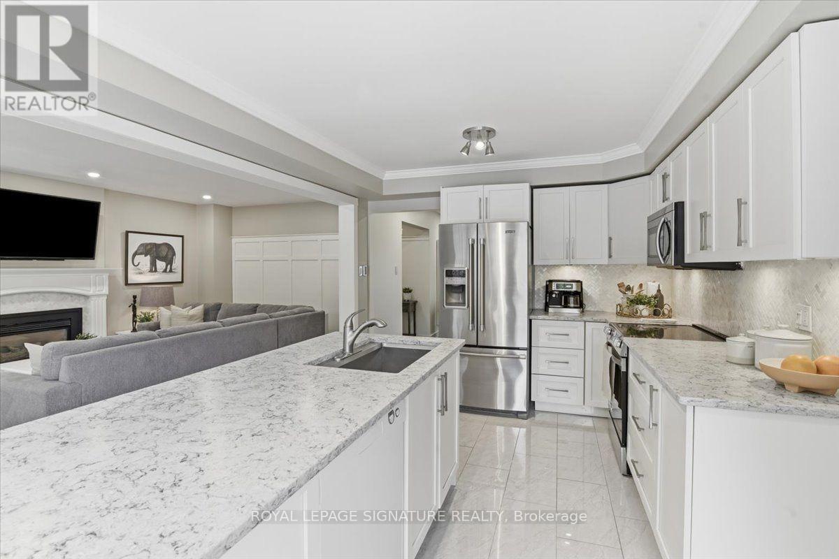 50 Lumsden Crescent, Whitby, Ontario  L1R 1G5 - Photo 4 - E13701106