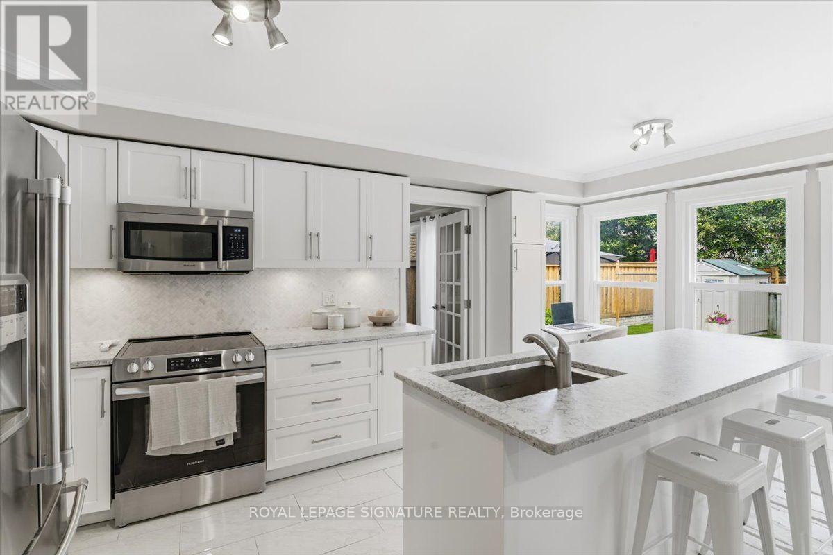 50 Lumsden Crescent, Whitby, Ontario  L1R 1G5 - Photo 5 - E13701106