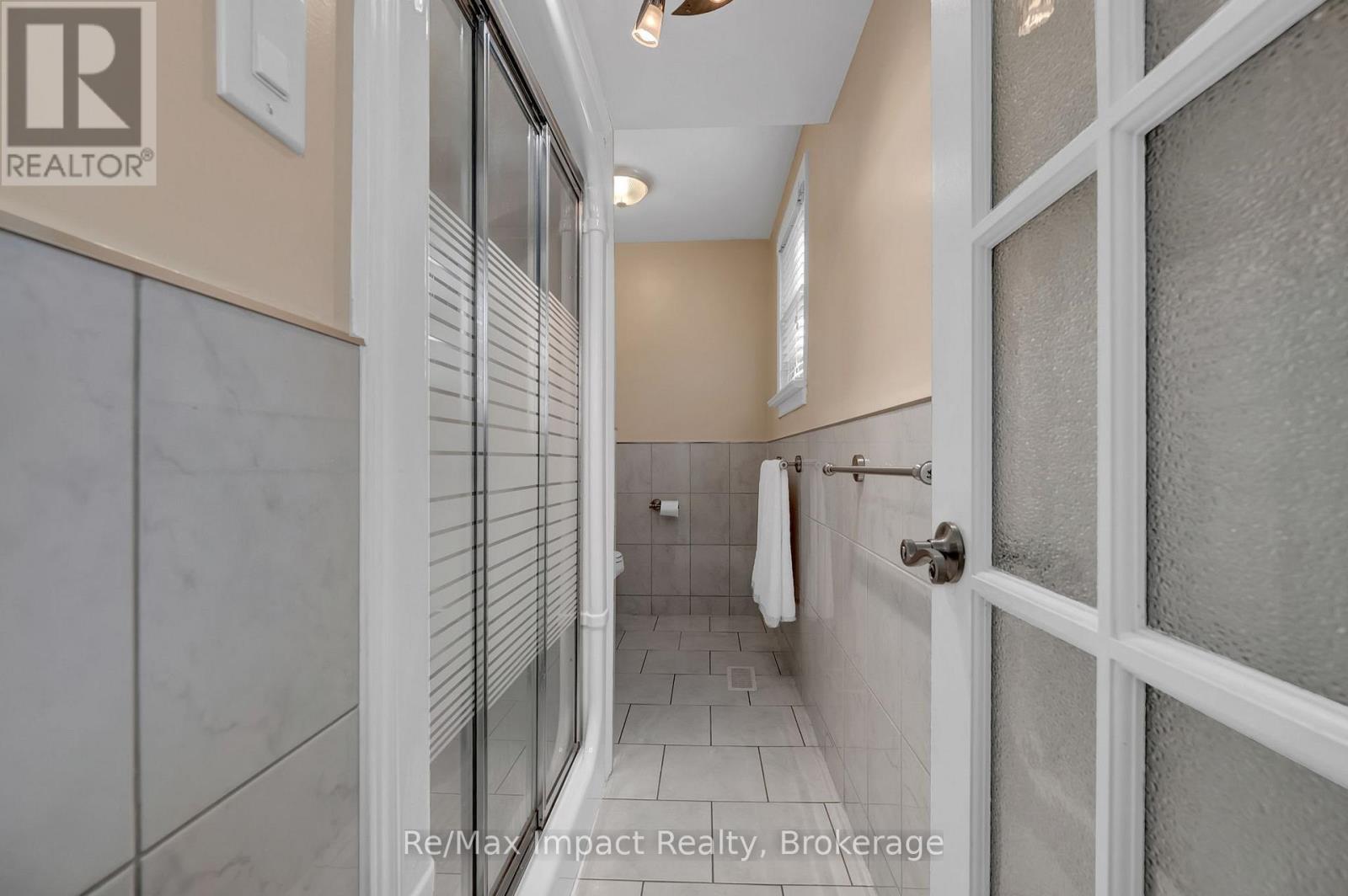702 Westdale Court, Oshawa, Ontario  L1J 5B5 - Photo 15 - E13709178