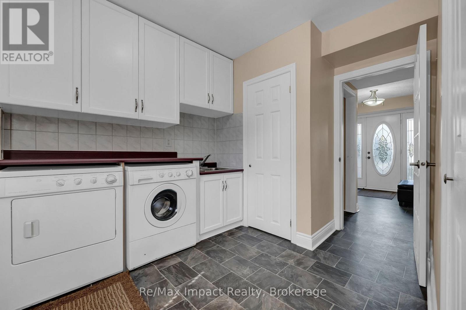 702 Westdale Court, Oshawa, Ontario  L1J 5B5 - Photo 17 - E13709178