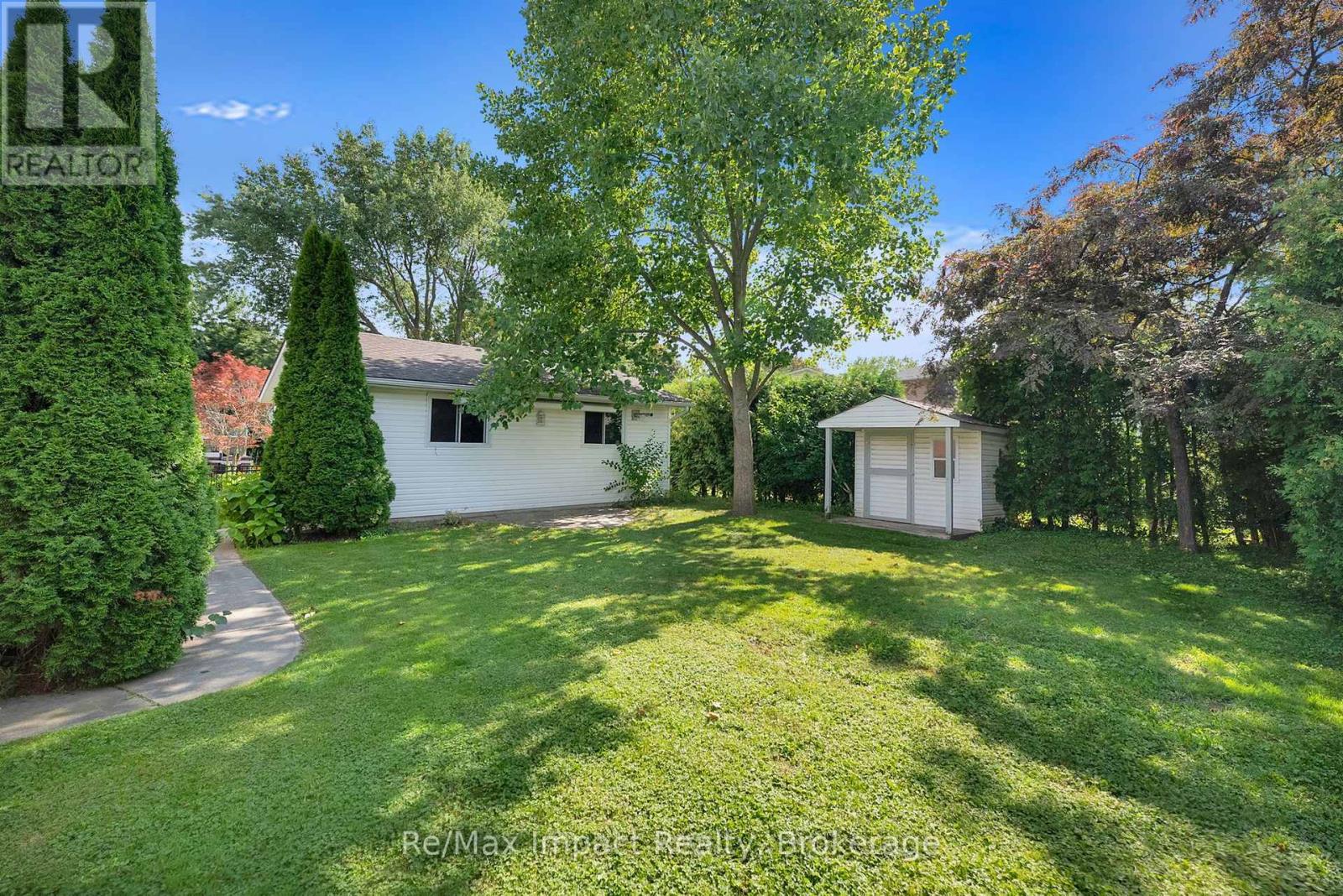 702 Westdale Court, Oshawa, Ontario  L1J 5B5 - Photo 32 - E13709178