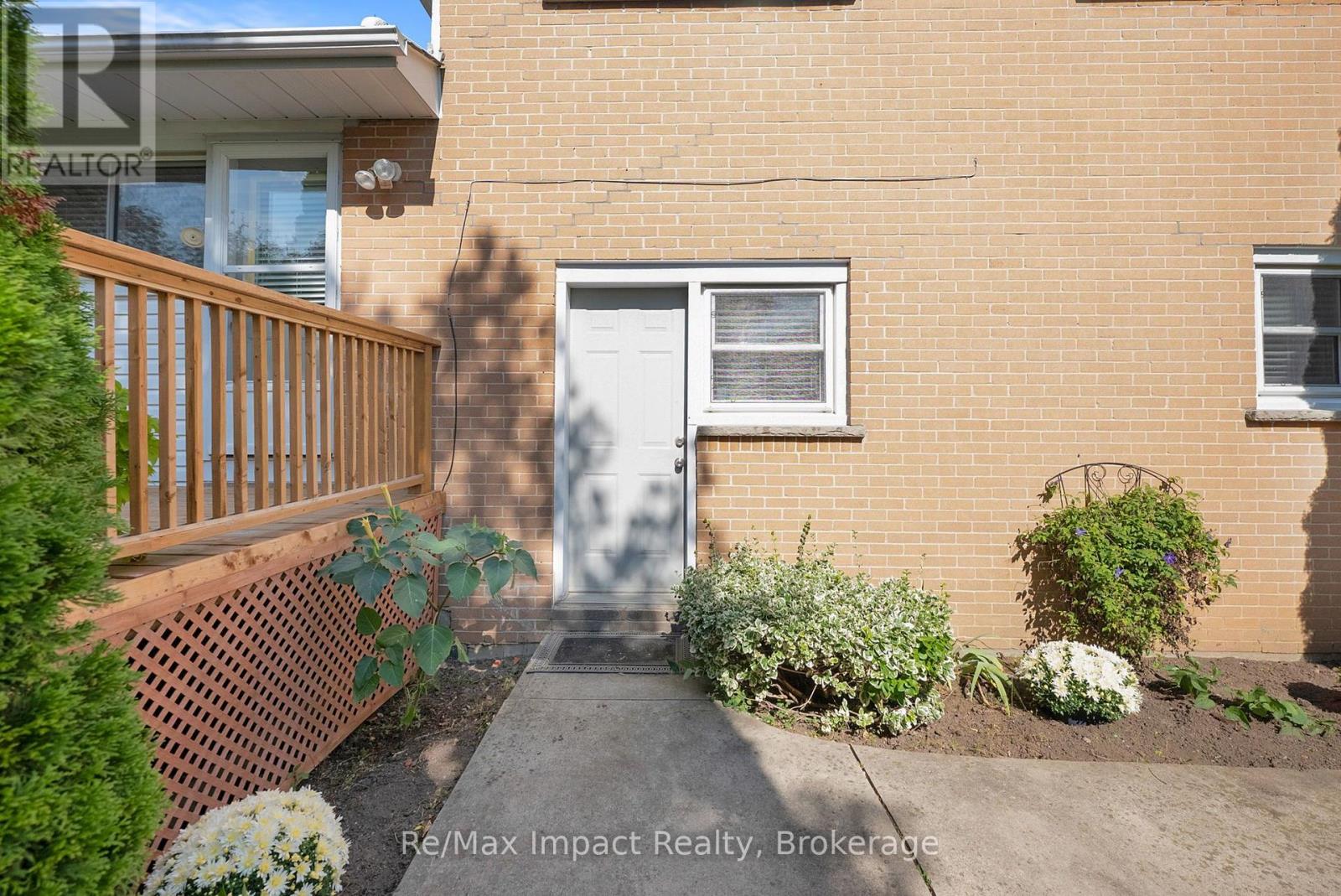 702 Westdale Court, Oshawa, Ontario  L1J 5B5 - Photo 35 - E13709178