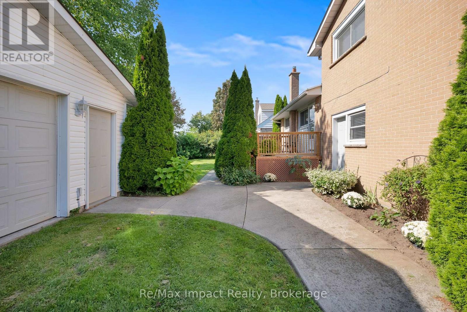 702 Westdale Court, Oshawa, Ontario  L1J 5B5 - Photo 37 - E13709178