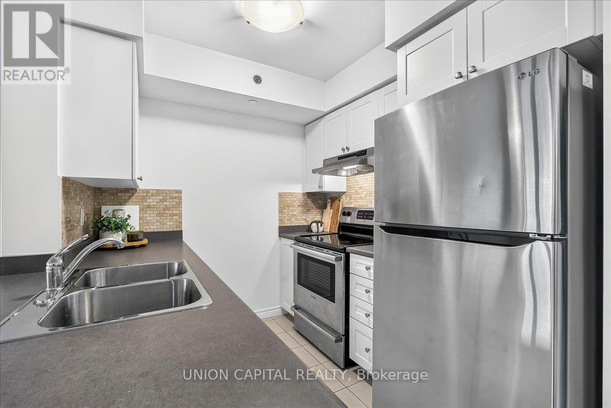 602 - 35 Saranac Boulevard, Toronto, Ontario  M6A 2G4 - Photo 8 - C13709152