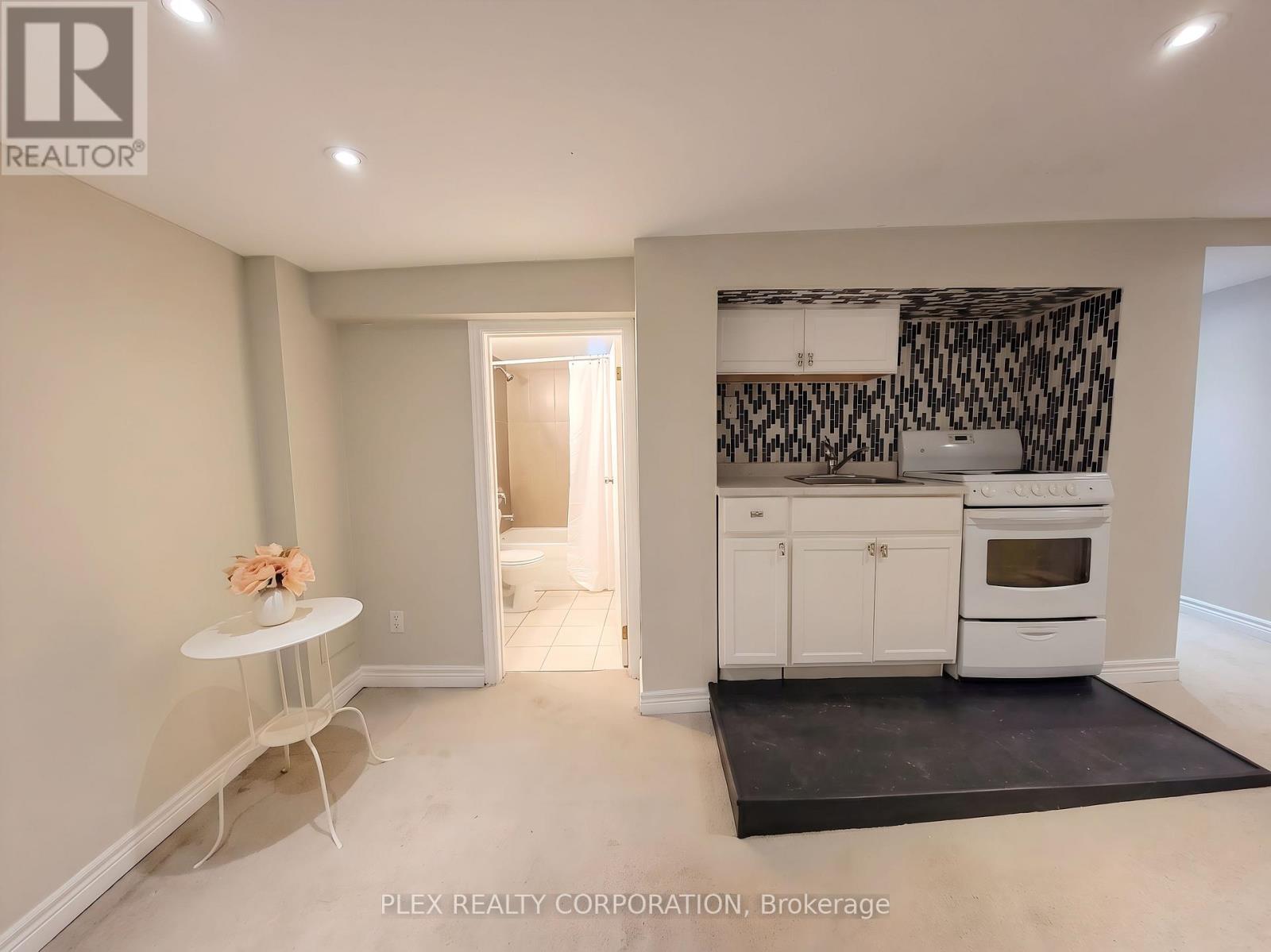 357 Victoria Park Avenue, Toronto, Ontario  M4E 3S9 - Photo 10 - E13709138